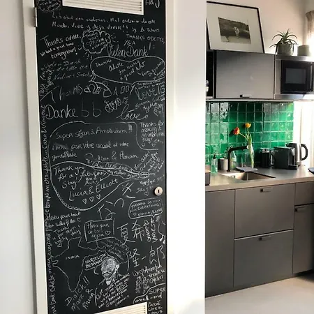 ホームステイ Chez Odette - Free Bikes & Private Car Parking *